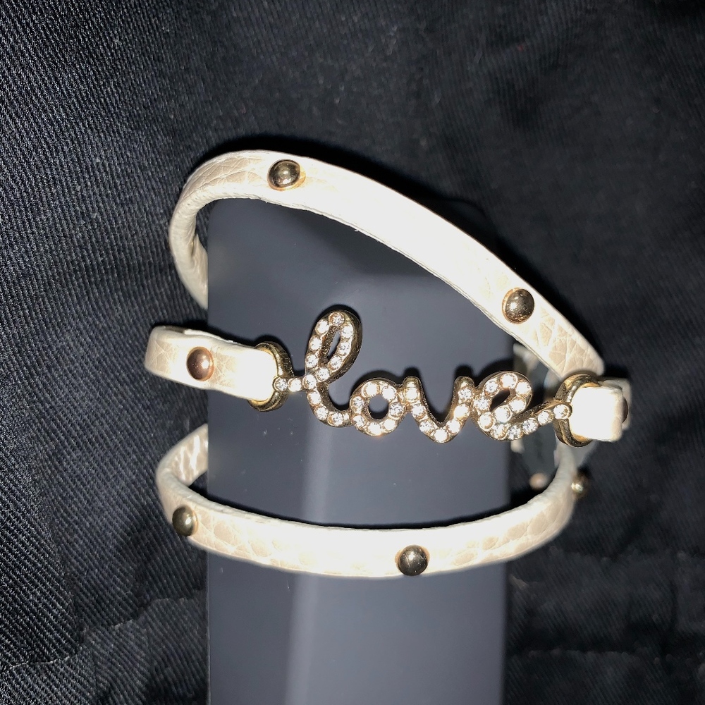 Leather and crystal double bracelet.